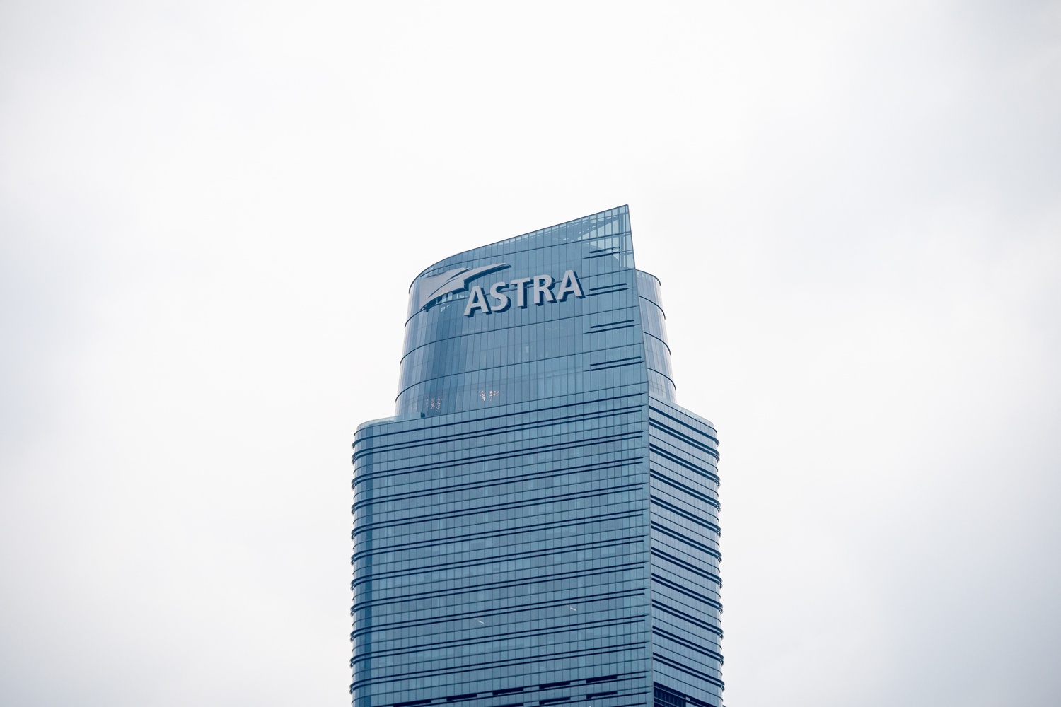Profit ASII Turun 19% Efek UNTR Lesu, Kas Tetap Jumbo Berkat Ini