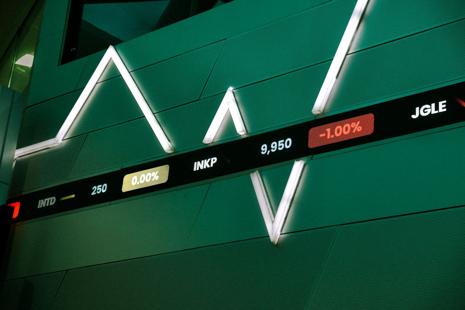 Gagal Bertahan di 6.100, IHSG Menukik di Jumat Pagi (17/7)
