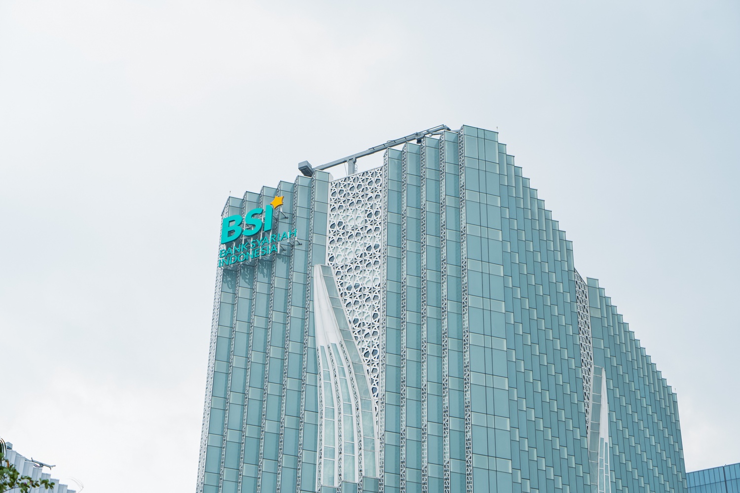 OJK: Satu Bank Umum Syariah Baru Siap Spin-Off