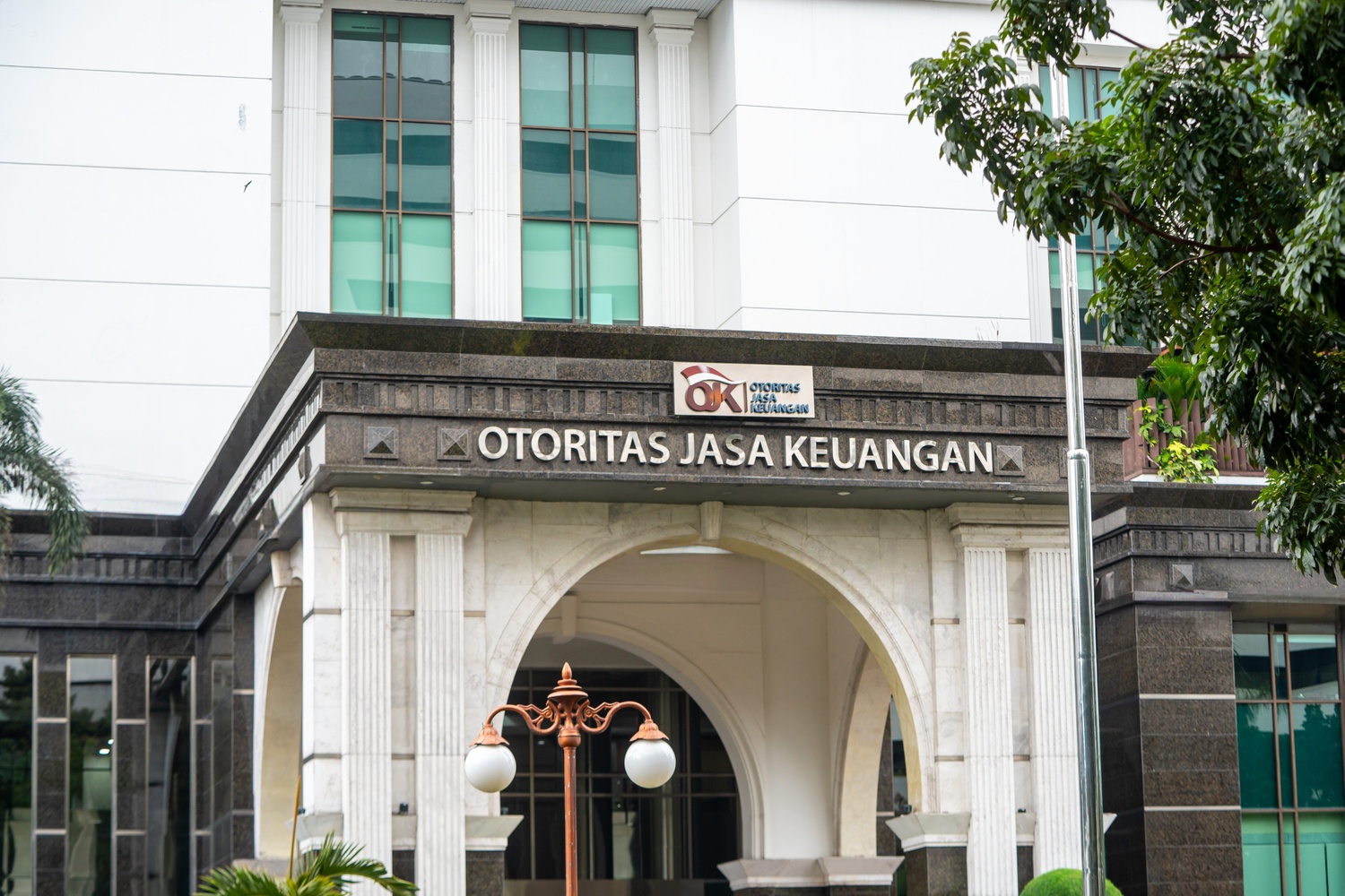 Sanksi Berat Menanti Manipulator Saham, Ini Peringatan Keras OJK