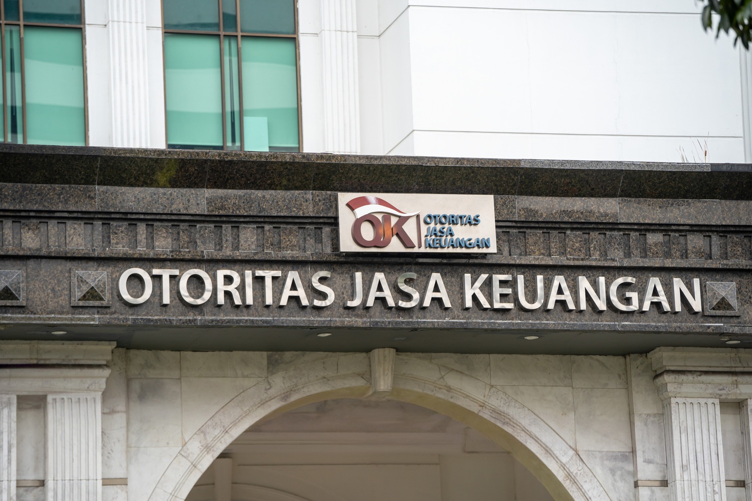 Cegah <i>Pompom</i> Saham hingga Kripto, OJK Resmi Atur Regulasi <i>Finfluencer</i>