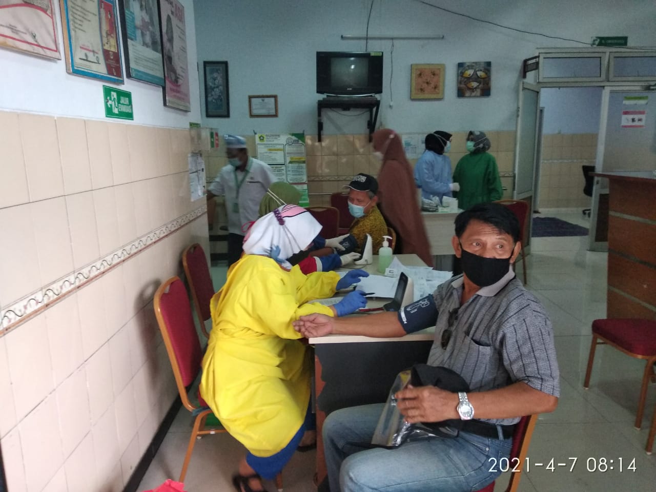 Hari Ini Tambahan Kasus Covid-19 Hanya 1.384 Orang, Sedikit Lebih Kecil dari Kemarin