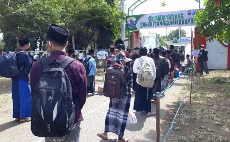 Lawan Kemiskinan dan Bangkitkan Ekonomi, Gubernur Jatim Ajak Santri jadi Pengusaha