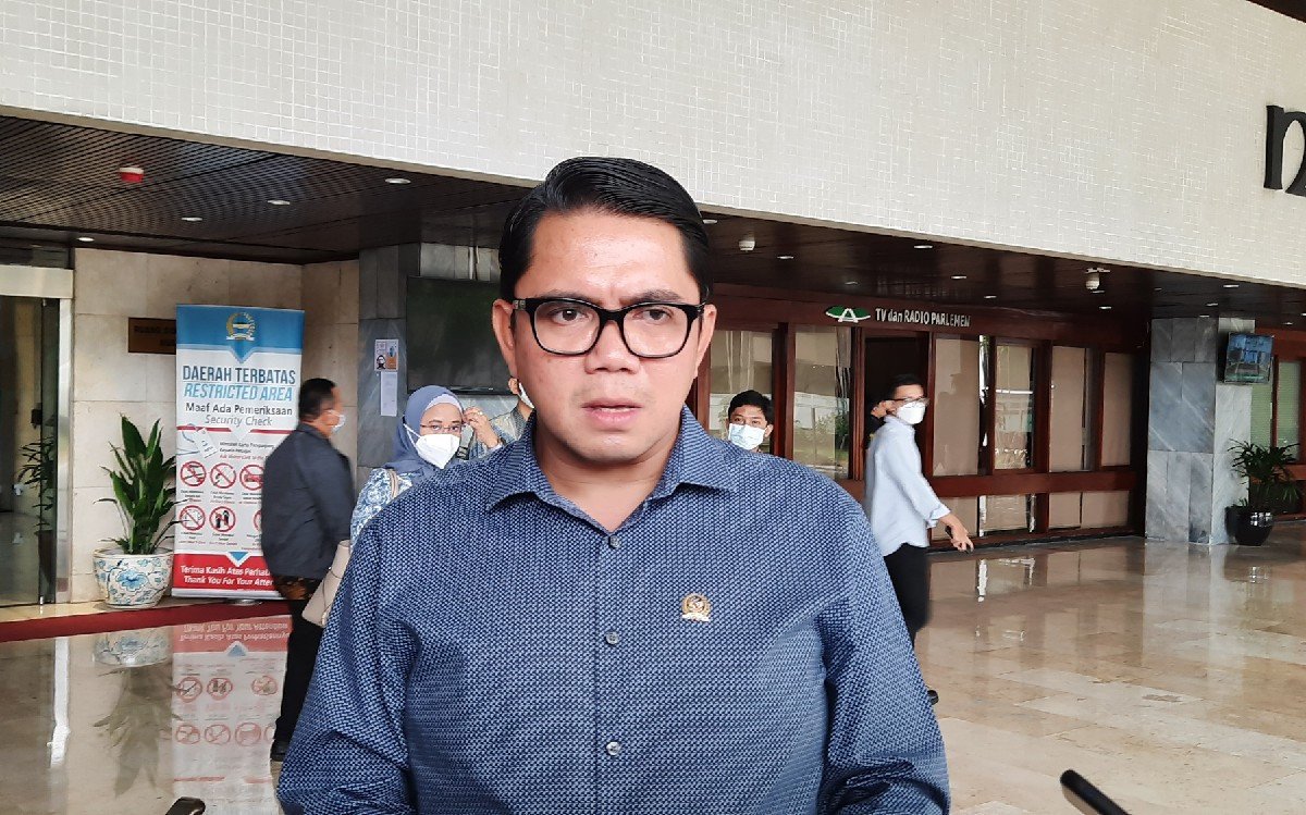 IPW Nyatakan Jika Terbukti Palsukan Pelat Nomor Polisi, Arteria Dahlan Terancam Pidana
