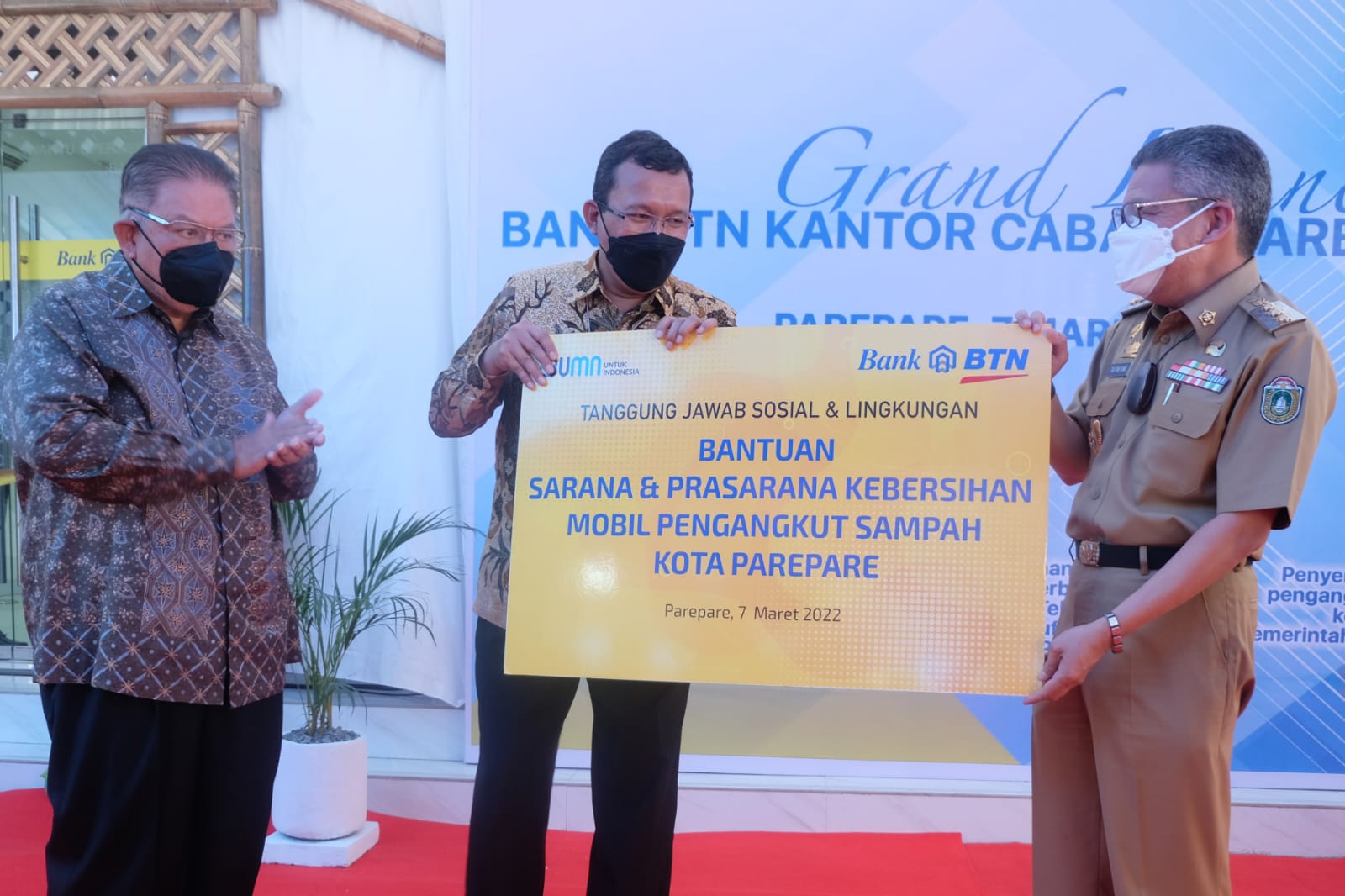 Peduli Kebersihan Parepare, Bank BTN (BBTN) Sumbangkan Mobil Sampah