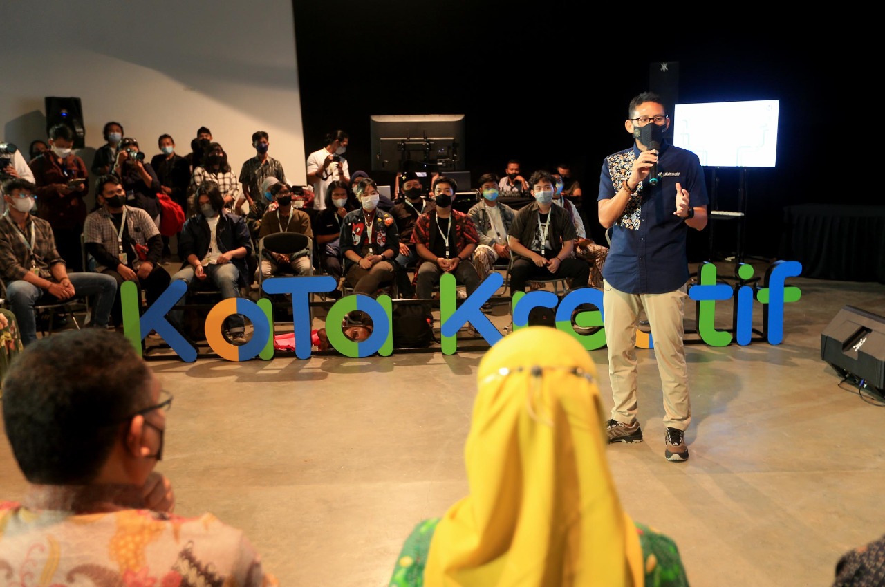 Menteri Sandiaga Uno Dorong Subsektor Senirupa Ambil Peran Peningkatan Ekonomi