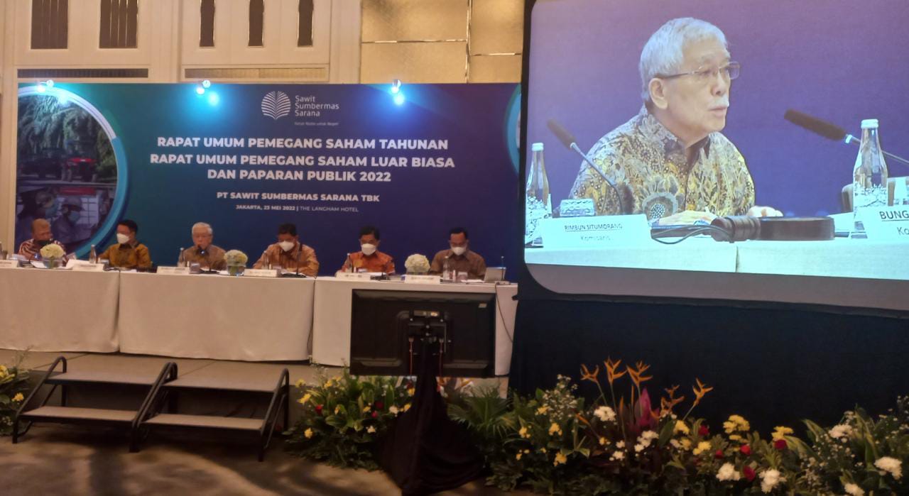 Kiri-kanan : Marzuki Usman, Rimbun Situmorang, Bungaran Saragih, Nasarudin Bin Nasir, Jap Hartono, M. Syafril Harahap Tingkatkan Kualitas Produk, Sawit Sumbermas (SSMS) Siap Perluas Pasar dan Optimalkan Lahan