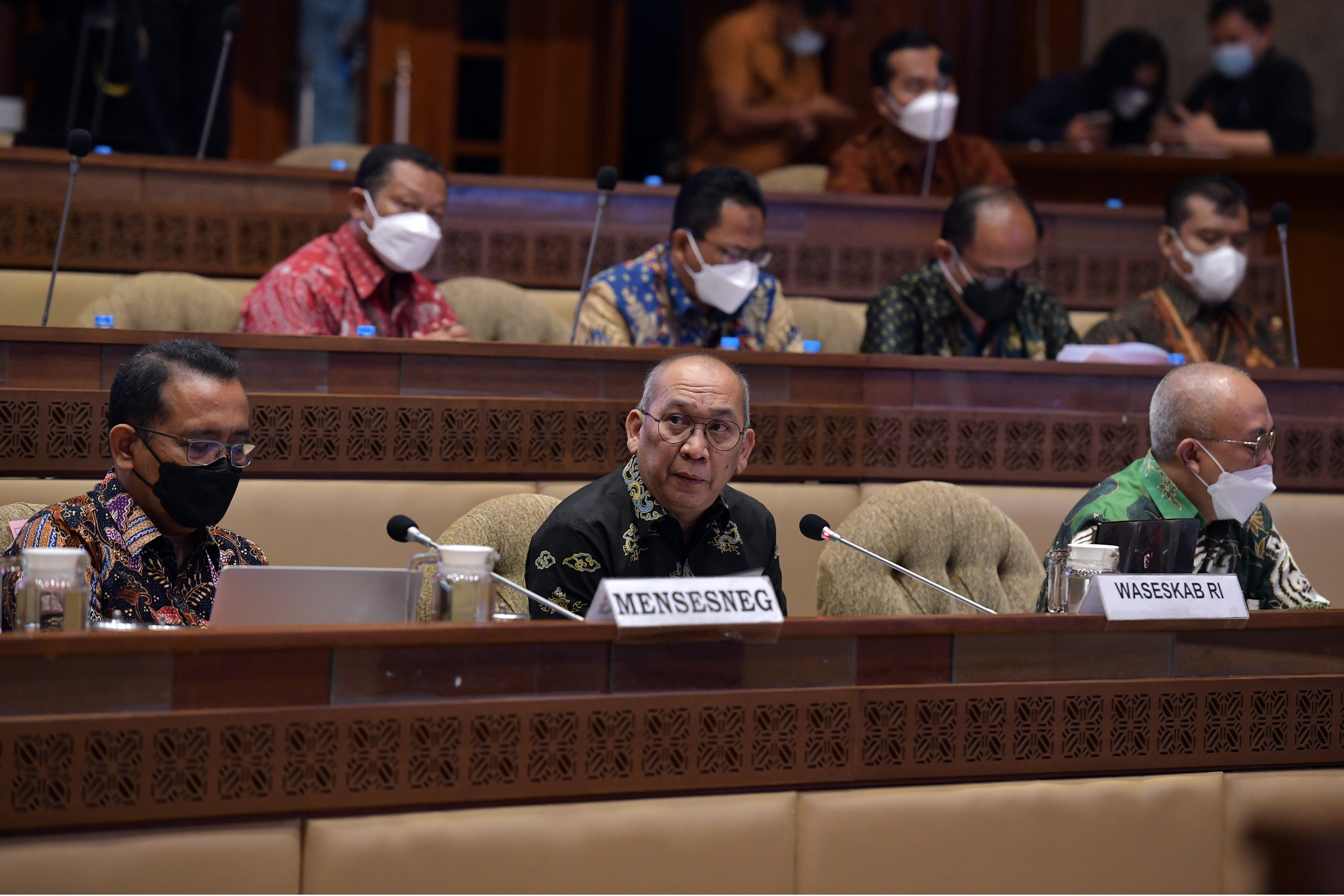 Waseskab Fadlansyah Lubis saat mengikuti Raker dengan Komisi II DPR RI, Kamis (02/06/2022), di Ruang Rapat Komisi II Gedung Nusantara DPR RI, Jakarta. (Foto: Humas Setkab/Rahmat) Read more: https://setkab.go.id/setkab-pangkas-belanja-apbn-rp1632-miliar/ Setkab Pangkas Belanja APBN Rp16,32 Miliar