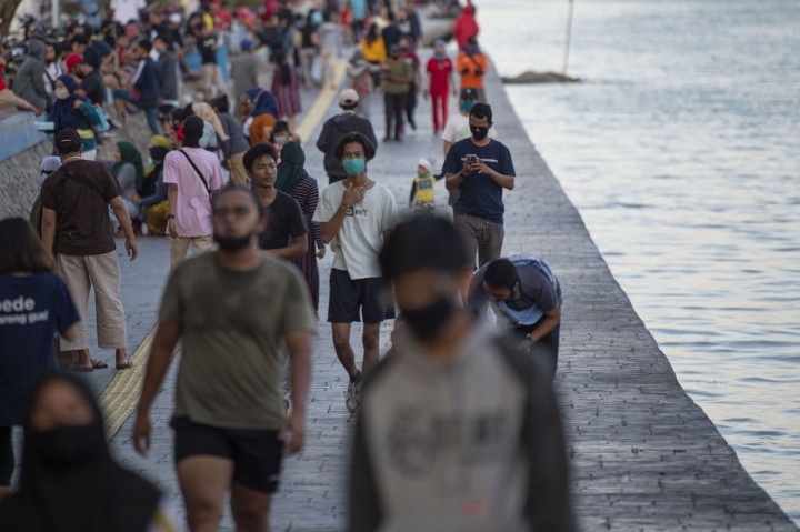 Covid-19 masyarakat berolahraga di tengah pandemi dok Medcom.id. Pandemi Covid-19: Senin Ini Bertambah 1.434 Kasus Baru, Mari Terus Tegakkan Prokes