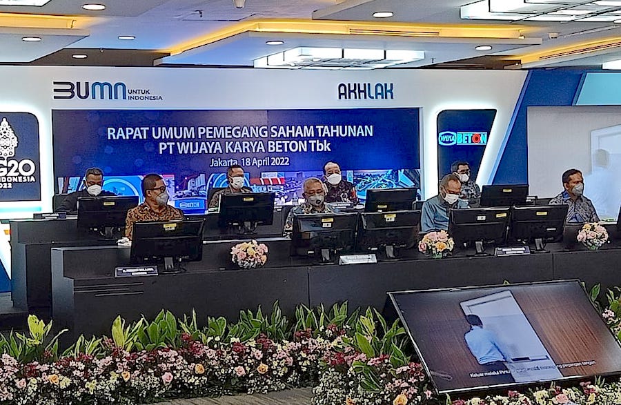 jajaran direksi dan komisaris PT Wijaya Karya Beton Tbk dalam agenda RUPST pada 18 April 2022. Foto/Istimewa Beban Bengkak, Laba Wika Beton (WTON) Ambles 21,7% Sisa Rp18 Miliar di Kuartal I-2022