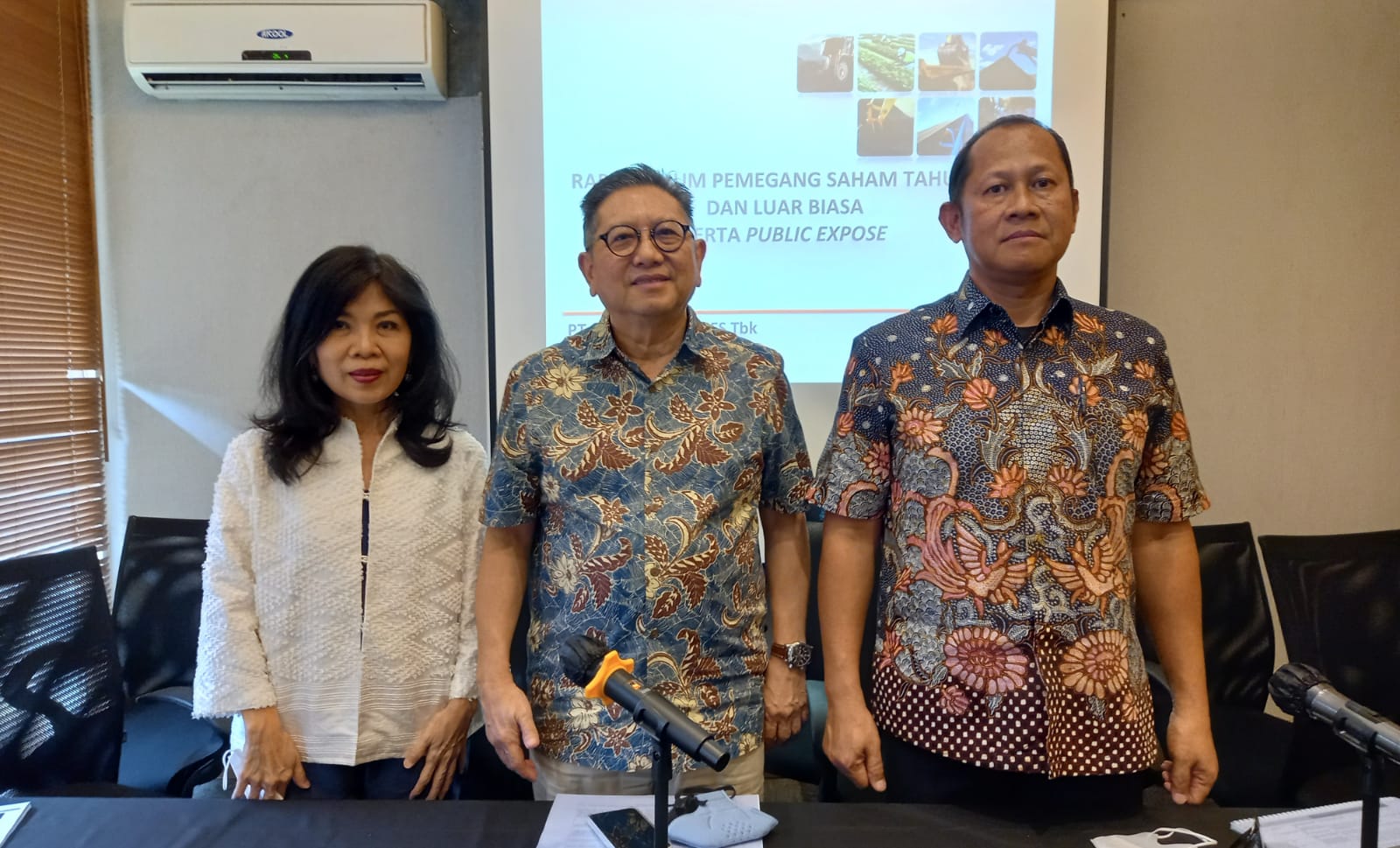 Dari kiri-kanan: Komisaris Atlas Resources Tbk Suci, Direktur Utama Atlas Resources Andre Abdi dan Direktur Atlas Resources Joko Kus Sulistyoko Capex Rp100 M, Atlas Resources (ARII) Siap Tingkatkan Produksi Batubara Jadi 10 Juta Ton