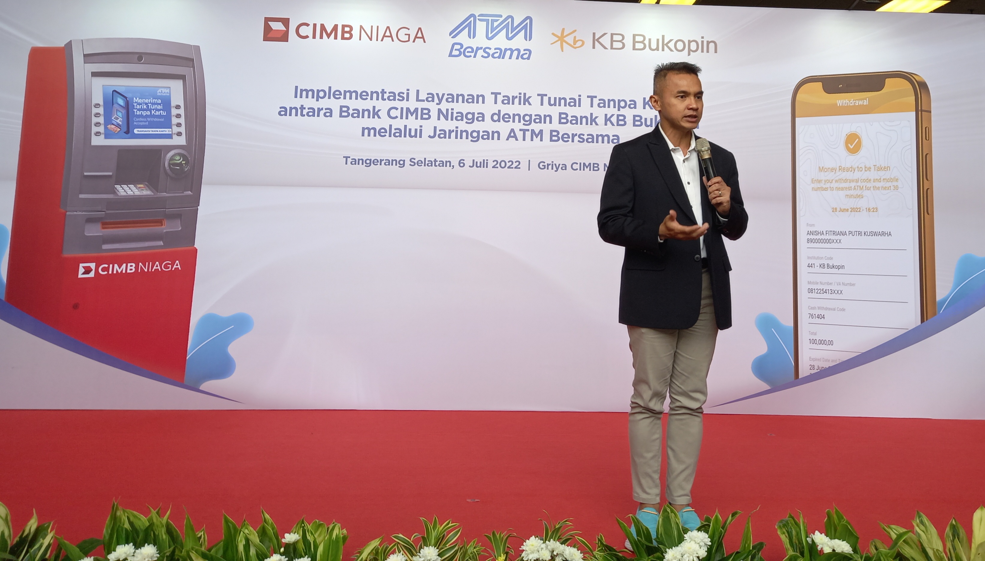 Executive Vice President - Digital Division Head Bank KB Bukopin Charles Budiman dalam paparan kerjasama dengan CIMB Niaga kepada Media. Foto/Rizki Membedah Digitalisasi KB Bukopin, Upgrade Fitur dan Kerjasama dengan Financial Services
