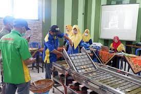 IKM bidang makanan dan minuman binaan Kementerian Perindustrian. dok. Kemenperin.go.id. Kembangkan Wirausaha Baru Bidang Pangan Kemenperin Gelar IFI 2022, Cek Jadwalnya!