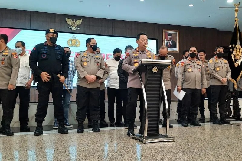 Kapolri Jenderal Listyo Sigit Prabowo, Selasa, 9 Agustus 2022, umumkan Irjen Ferdy Sambo tersangka kasus pembunuhan Brigadir J. dok. Ist. Riaumandiri. Jadi Tersangka Kasus Pembunuhan Brigadir J, Irjen Ferdy Sambo Terancam Hukuman Mati
