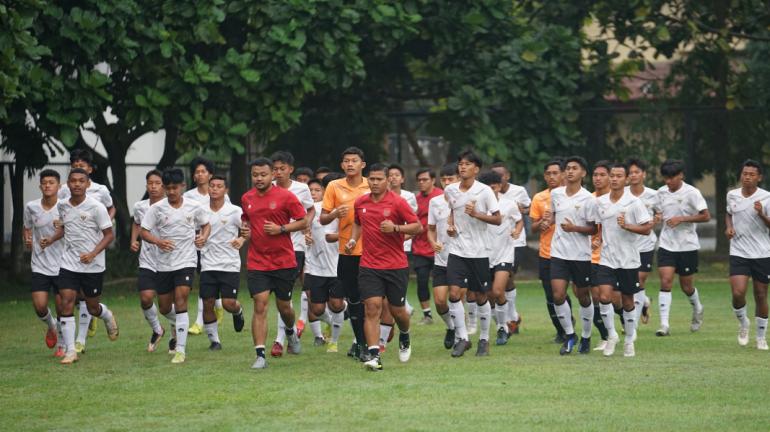Piala AFF U-16 pelatih Bima Sakti genjot fisik pemain. dok. Rakyat Merdeka.  Piala AFF U-16: Indonesia Bertemu Vietnam di Final, Jumat Malam