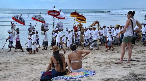Turis mancanegara 2 di Bali. Dok. Harian Nasional Penanganan Pandemi Covid-19 Membaik, Perekonomian Bali Tumbuh 3,04 Persen