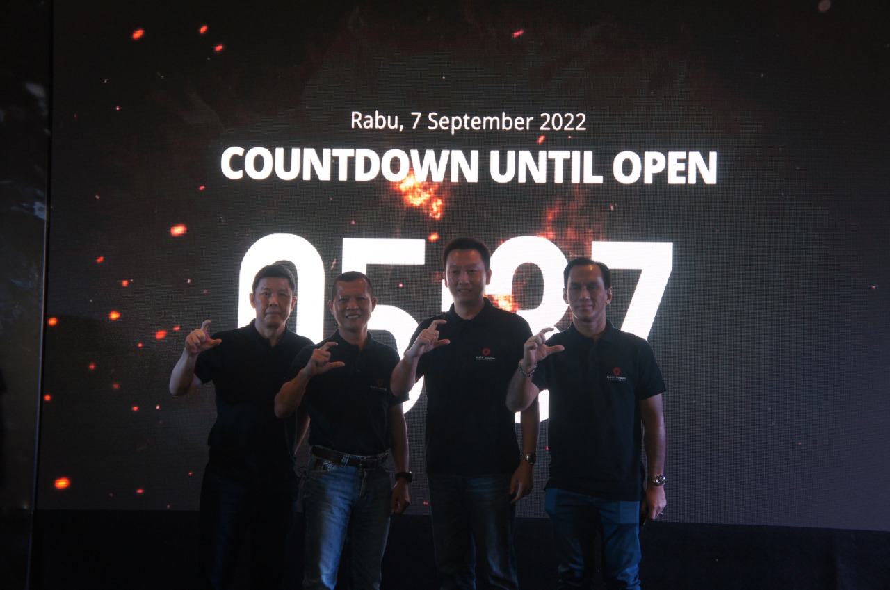 Jajaran Direksi PT Black Diamond Resources tbk pada acara listing perdana saham COAL di Bursa Efek Indonesia. Foto/Rizki Capex Rp40 Miliar, Black Diamond (COAL) Bidik Produksi Batu Bara 900 Ribu Ton