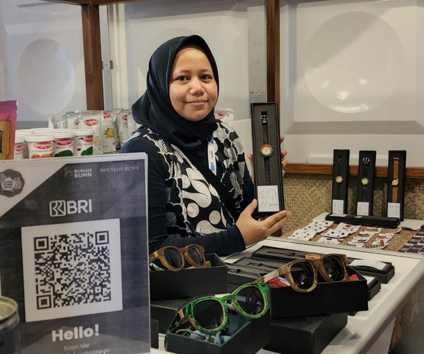 BRI Terbangkan Aksesoris Fesyen Daur Ulang ke Pasar Tong Tong Belanda