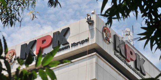 KPK Gedung Ahad 19112021. dok. Merdeka. Bak Pagar yang Tega Makan Tanaman, Hakim MA Terjaring OTT KPK