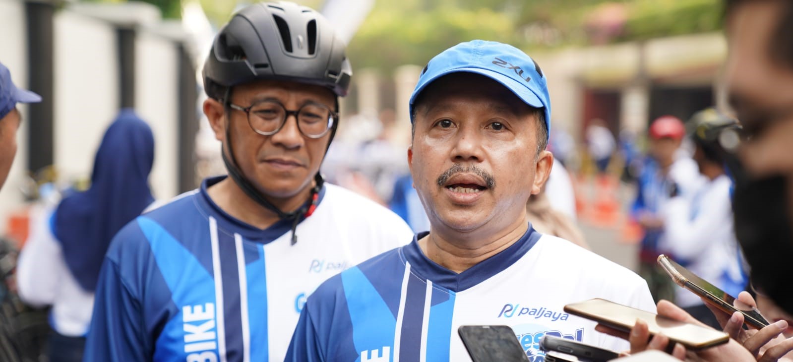 Dirut Perumda Paljaya Aris Supriyanto dan Asisten Pembangunan dan Lingkungan Hidup Prov DKI Jakarta, Afan Adriansyah Idris membuka acara funbike HUT ke-31 Perumda Paljaya, Minggu (25/9/2022), pukul 06.00 WIB. HUT ke-31, Perumda Paljaya Terus Berkomitmen Wujudkan Sanitasi Aman untuk Warga Jakarta