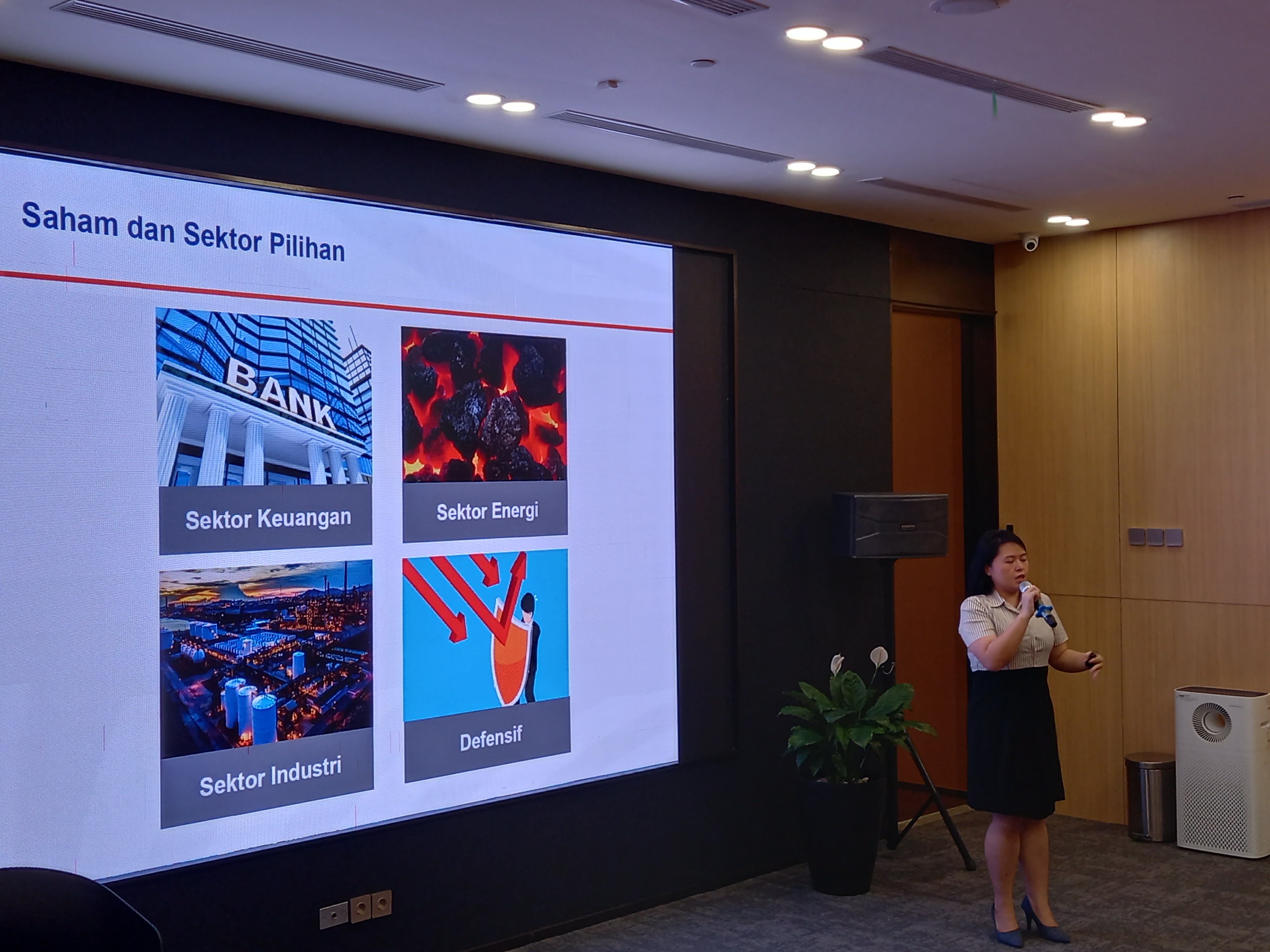 Mirae Sekuritas Prediksi IHSG Lanjut Melemah, Oktober Pantau Sektor Perbankan dan Energi
