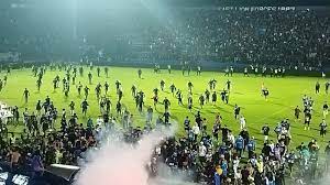 Liga I 2022-2023 Rusuh Laga Arema FC Vs Persebaya Surabaya, 127 Suporter Tewas. dok. Okezone. Gercep! Di Malam Jumat Kapolri Umumkan ada 6 Tersangka Tragedi Kanjuruhan