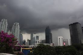 Cuaca ekstrim di Jakarta. dok. mediaindonesia. Waspadai Cuaca Ekstrim, Masih Berpeluang Terjadi di Jabodetabek Lima Hari ke Depan