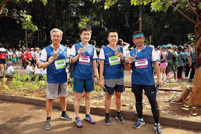 Management Allianz Indonesia bersama Allianz Runners berpartisipasi pada Jakarta Marathon 2022, Minggu (16/10/2022) untuk terus mendukung misi perusahaan melindungi lebih banyak masyarakat Indonesia yang senantiasa menerapkan gaya hidup sehat. dok. ist. Jakarta Marathon 2022: Allianz Indonesia Ingatkan Penting Persiapan Hidup Layaknya Pelari