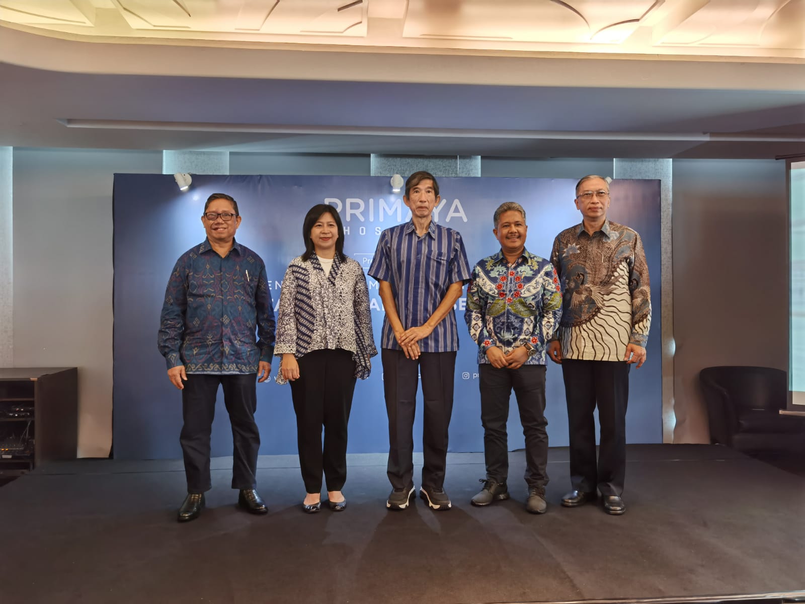 Ki - ka : Yoshen Danun, Direktur , Leona A. Karnali, Direktur & CEO Primaya Hospital Group, Prof. Yos E. Susanto, Founder Primaya Hospital & Komisaris Utama, Ir. H. Arfan Awaloeddin, Direktur Utama, Setya Handojo Singgih, Komisaris Independen. Foto/Istimewa. Bidik Laba Tumbuh 30 Persen, Famon Awal Bros Janji Buka 3 RS Primaya Setiap Tahun