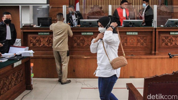 Ferdy Sambo ART Susi di persidangan. dok. detiknews. Sidang Pembunuhan Brigadir J, Suami Ingatkan Agar Susi ART Sambo Jangan Bohong