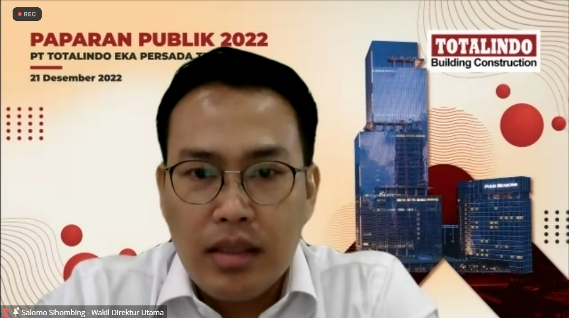 Wakil Direktur Utama PT Totalindo Eka Persada Tbk (TOPS) Salomo Sihombing saat menyampaikan paparan kinerja tahunan. Foto/Tangkapan Layar (Rizki EmitenNews) Punya Strategi Baru, Totalindo (TOPS) Optimis Kinerja 2023 Bakal Terus Tumbuh
