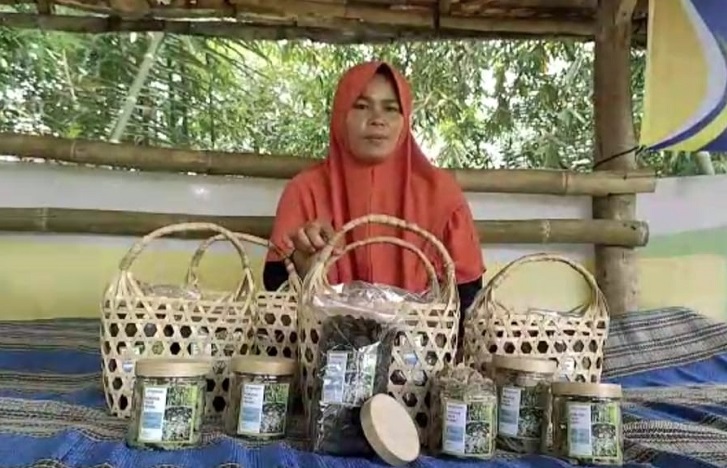 Dapat Pelatihan dan Modal dari BRI, Wanita Ini Sukses Bangun Usaha Kerupuk Daun Bambu