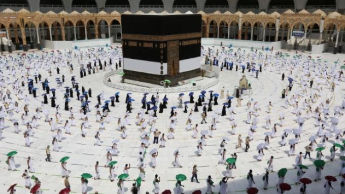 Haji jemaah mengelilingi Kabah Dok Tribunnews. Terbang ke Arab Saudi, Menag Yaqut Minta Tambahan Kuota Haji Indonesia