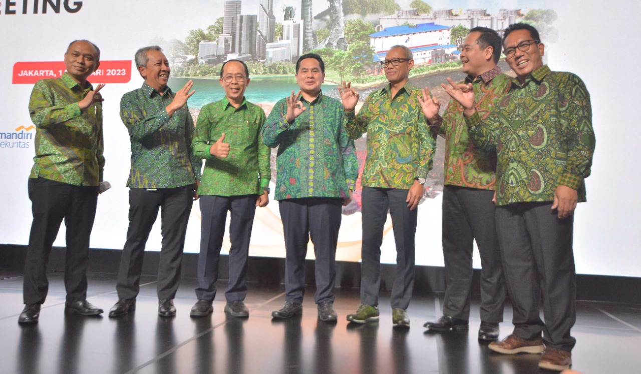 Kiri - Kanan 1. Rachmat Hidajat : Direktur Eksplorasi dan Pengembangan 2. Eko Agung Bramantyo : Direktur Operasi 3. Harris : Komisaris 4. Sarman Simanjorang : Komisaris Utama dan Independen 5. Ahmad Yuniarto : Direktur Utama 6. Nelwin Aldriansyah : Direktur Keuangan 7. Samsul Hidayat : Komisaris Independen. dok. Eko Hilman. Tawarkan 25 Persen Saham ke Publik, Pertamina Geothermal Energy (PGE) Bookbuilding IPO