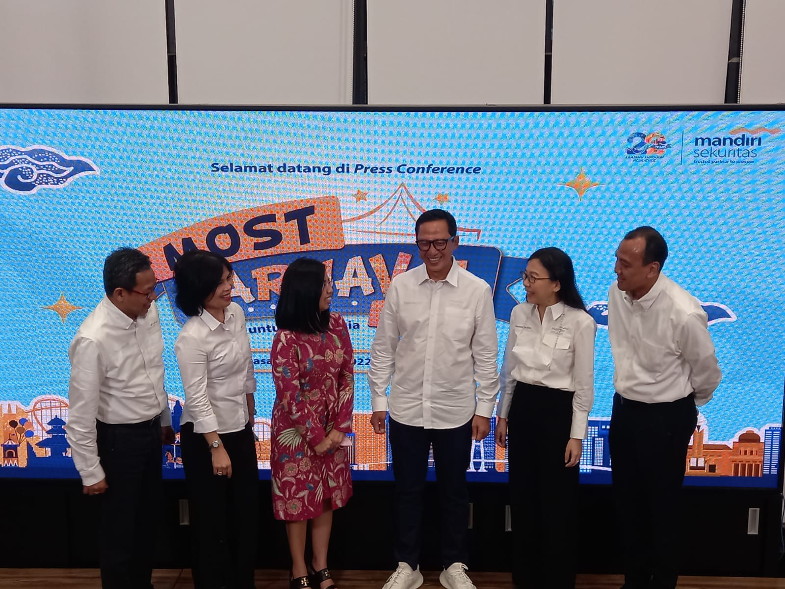 Investor Asing Bergeser ke China, Mandiri Sekuritas Patok IHSG ke Level 7.510 di 2023