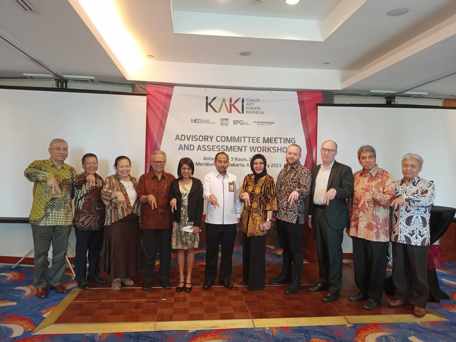 Emiten PT Selamat Sempurna Tbk (SMSM) dan perusahaan lain tengah menandatangai kerjasama assesment penerapan GCG dengan koalisi anti Korupsi (KAKI). Foto/Rizki EmitenNews.com Sejumlah Emiten Perkuat Penerapan GCG Bersama Koalisi Anti Korupsi Indonesia (KAKI)