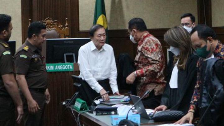 Surya Darmadi (baju putih) divonis 15 tahun penjara. dok. detiknews. Tak Terima Divonis 15 Tahun Penjara, Surya Darmadi Banding, Kejagung Siap Kawal Sampai MA