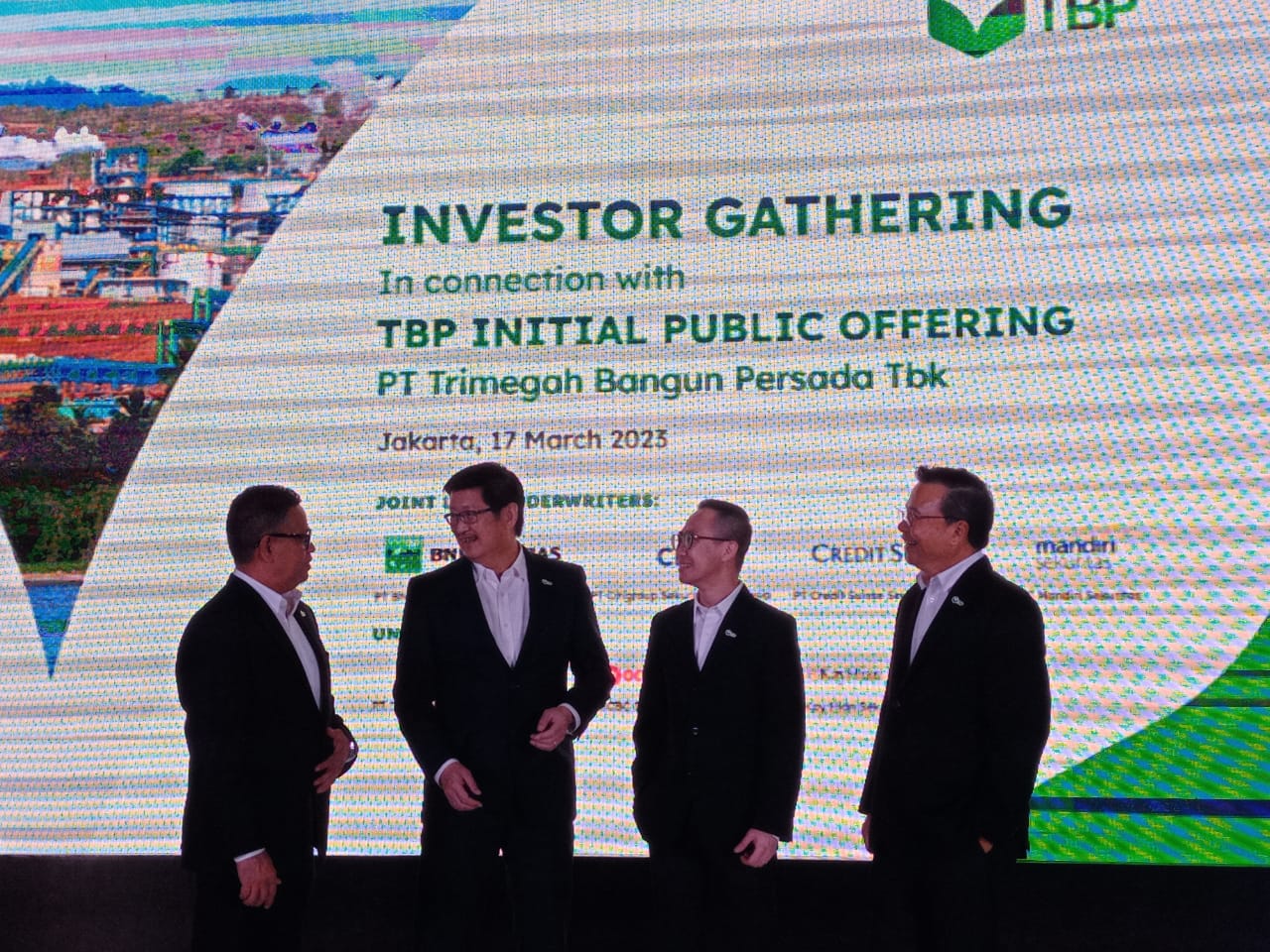 Jajaran manajemen PT Trimegah Bangun Persada Tbk saat memberikan pemaparan materi kepada media. Foto/Rizki EmitenNews.com Trimegah Bangun Persada (NCKL) Incar Pendapatan Naik Lebih 100 Persen Pasca IPO