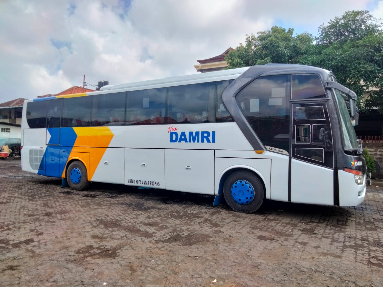 Damri buka layanan rute ke berbagai daerah di Indonesia di Lampung. dok. KabarBUMN. Layani Rute ke Berbagai Kota, Damri Buka Layanan Baru AKAP Mulai April 2023