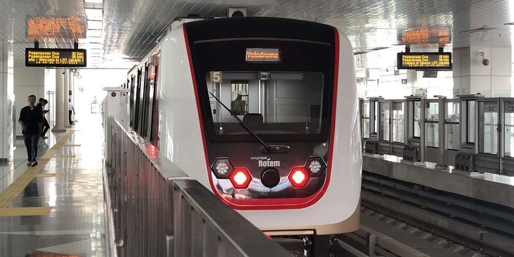 LRT Jabodebek siap beroperasi 12 Juli 2023 dengan tarif terjauh hampir Rp30 ribu. dok. Merdeka. Beroperasi 12 Juli 2023, Tarif Terjauh LRT Jabodebek Mendekati Rp30 Ribu
