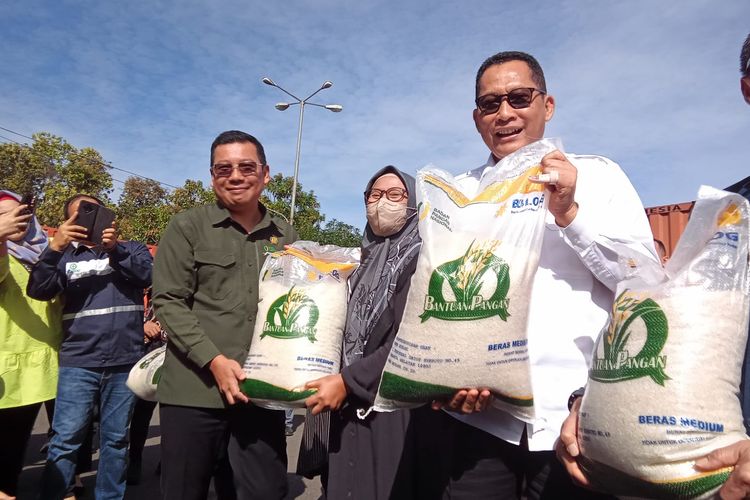 Ilustrasi bansos beras 2023 mulai disalurkan. dok. Kompas. Salurkan Bansos Beras 2023, Tahap Pertama 151.925 Ton pada 10 Provinsi