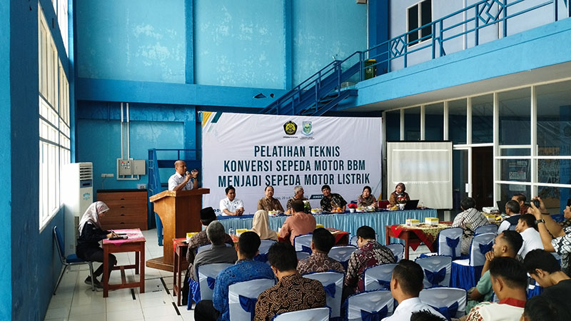 Percepat Program Konversi Motor Listrik, UMKM Bengkel Motor Diberi Pelatihan