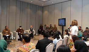 Wakil Presiden Ma'ruf Amin mengajak diaspora Indonesia di Uzbekistan dan sekitarnya ikut berkontribusi memberikan gagasan, inovasi, dan pandangan terhadap agenda pembangunan nasional. dok. KabarPolitik. Kunker ke Uzbekistan, Wapres Ajak Diaspora Indonesia Beri Gagasan Pembangunan Nasional