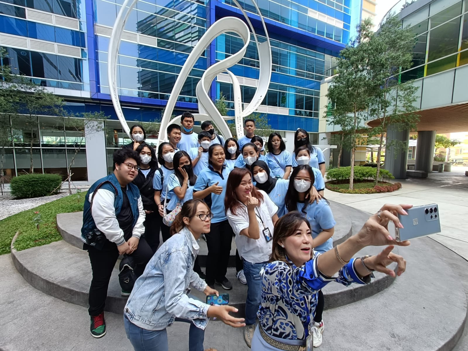 PT Bank Central Asia Tbk (BBCA), atau BCA mengajak sekitar 70 siswa/siswi SMA Taruna Bangsa mempelajari langsung dunia perbankan melalui kegiatan “Student Banking Tour” di BCA Learning Institute, Kabupaten Bogor, Jawa Barat. dok. BCA. ist. Ajak Siswa SMA Kunjungi BCA Learning Institute, Jelajahi Museum BCA Hingga Ikut Edukasi