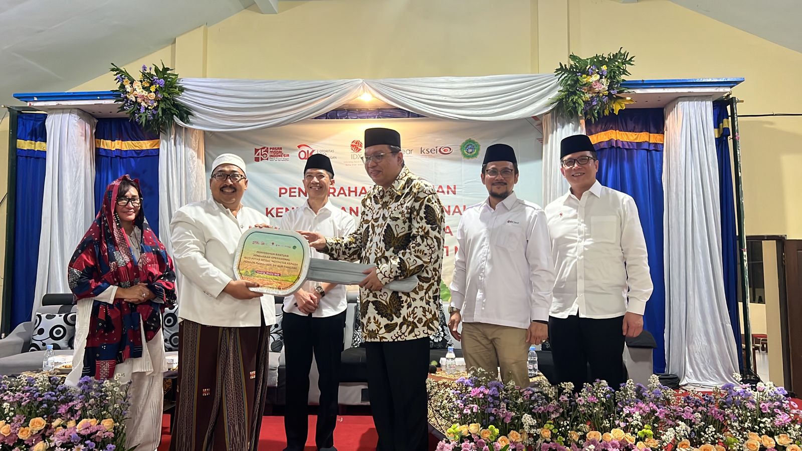 Pasar Modal Indonesia Salurkan Bantuan untuk Pondok Pesantren di Jawa Timur