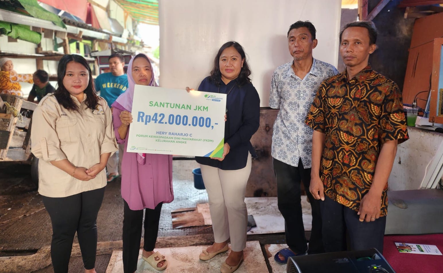 BPJS Ketenagakerjaan Pluit Serahkan Santunan JKM ke Ahli Waris Anggota FKDM