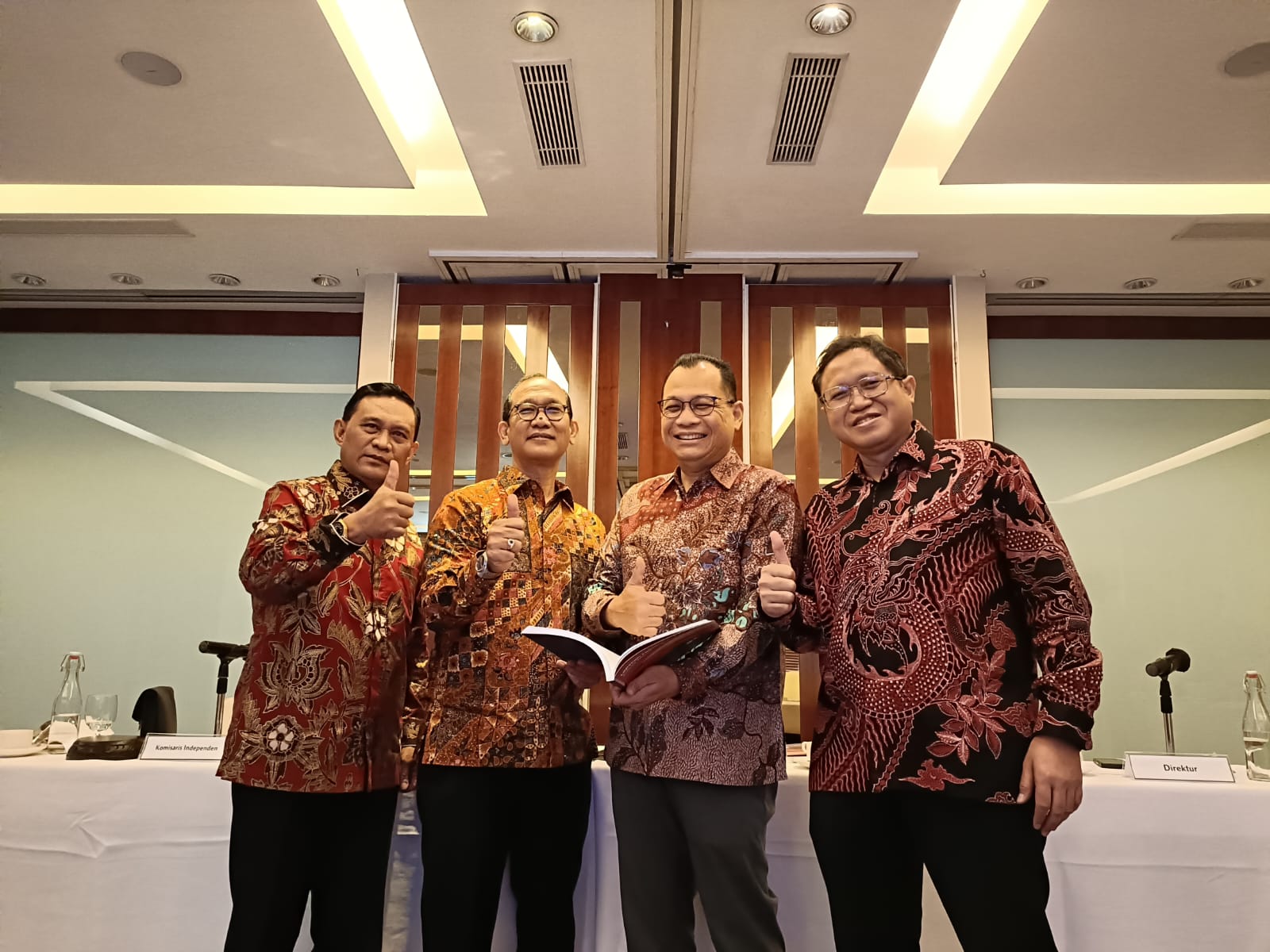 Kiri-kanan   1. Komisaris Independen: A. Ibrahim Saleh   2. Direktur : Yusak Lumba Pardede   3. Direktur Utama: Harry Kesuma Tanoto   4. Direktur : Robby Irfan Rafianto. dok. CITA. ist. Raih Laba Rp744,82 Miliar, CITA Terus Bertahan Meski Kinerja Terhambat Larangan Ekspor