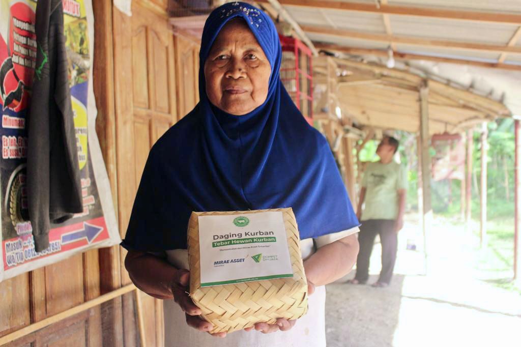Tebar Virus Kebaikan, Insan Mirae Asset Salurkan Daging Kurban hingga Pulau Rote