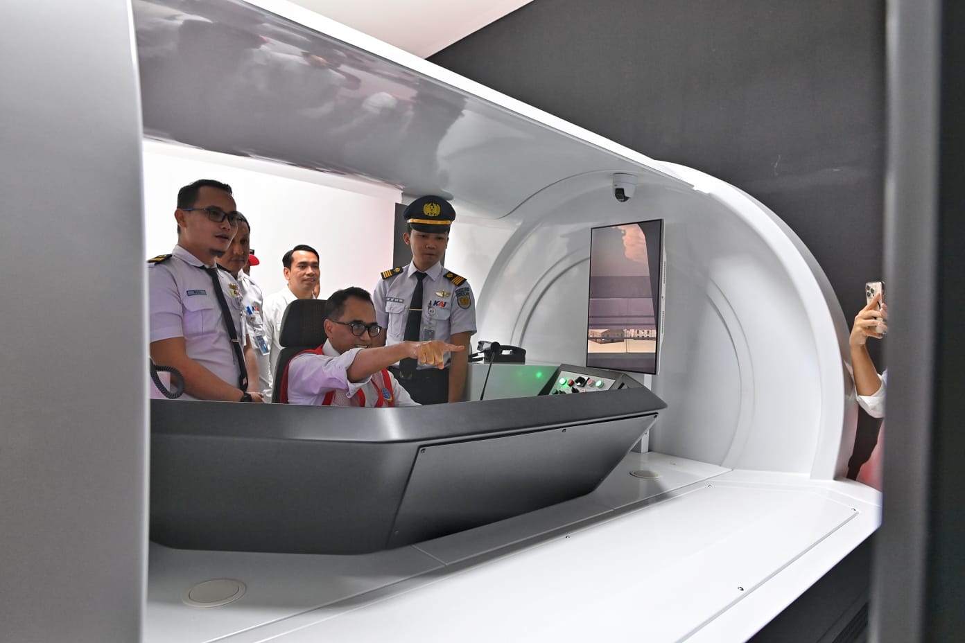 Pastikan Aspek Keselamatan Telah Terpenuhi, Menhub Kembali Cek Pengujian LRT Jabodebek