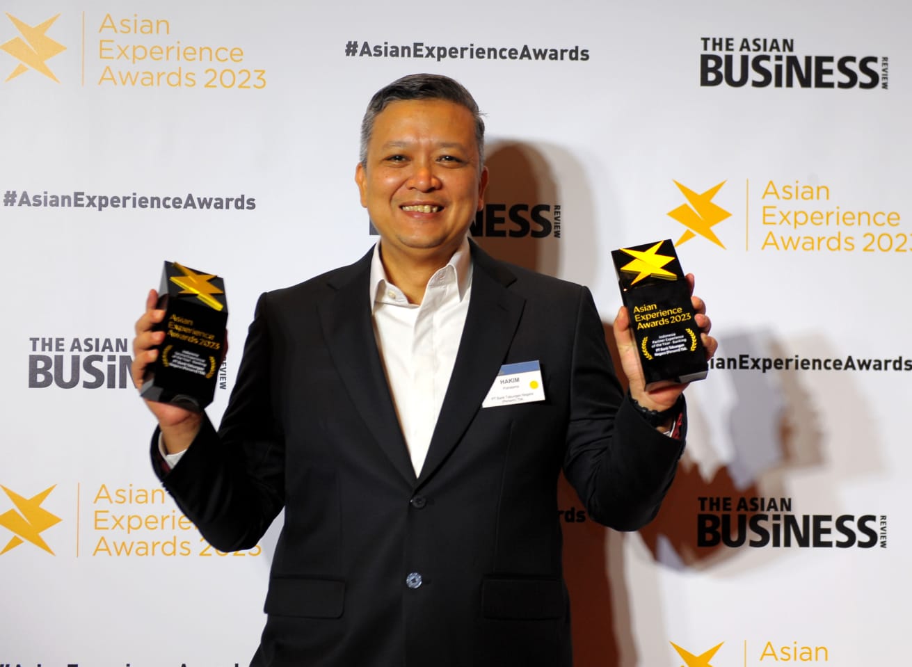 Direktur Institutional Banking Bank BTN Hakim Putratama usai menerima penghargaan The Asian Experience Awards 2023 di Singapura. dok. ist. Berkat Transformasi dan Peningkatan Kinerja Bank BTN Raih The Asian Experience Awards 2023